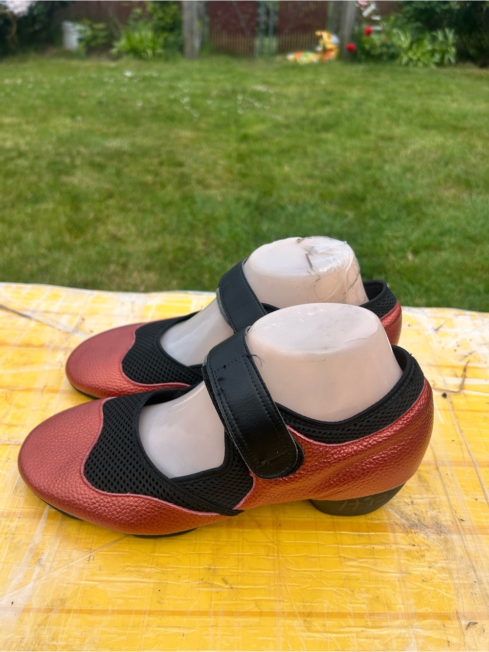 Dance Women's Metallic Red Mary Jane Comfort Shoes with Black Strap Sz 8.5
